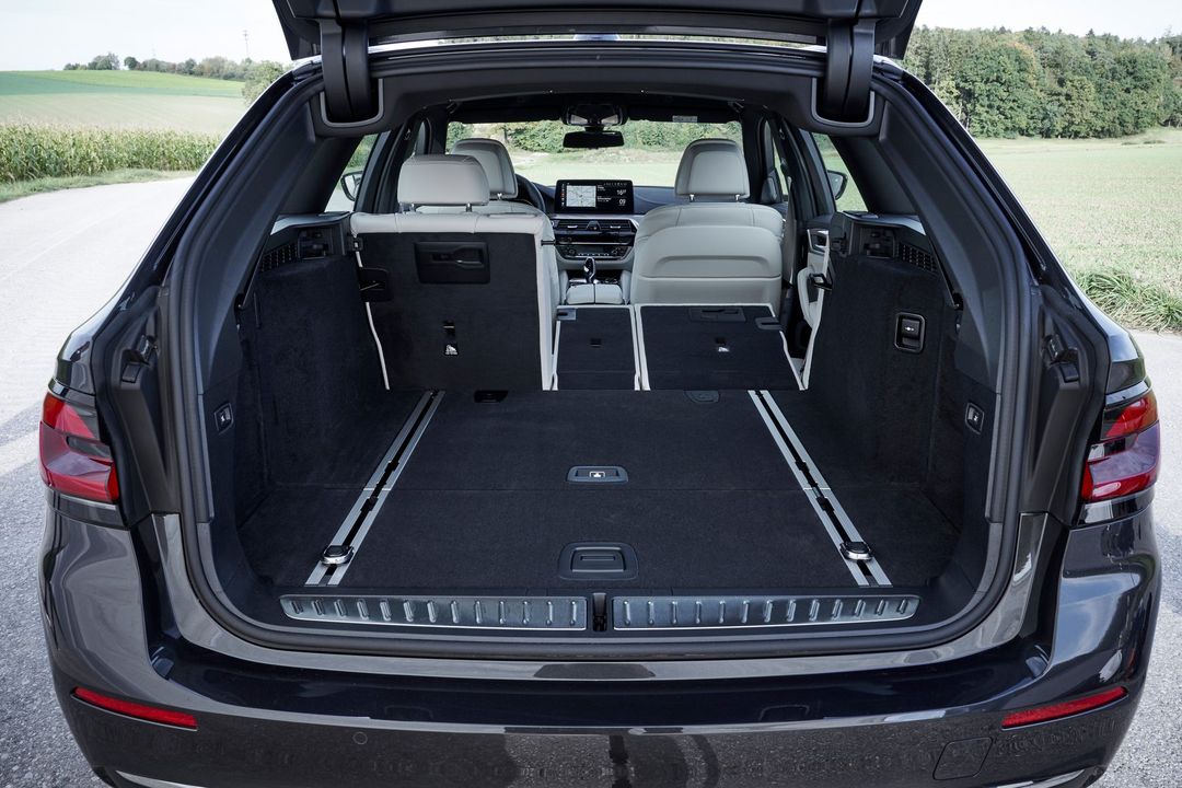 P90404072_highRes_the-new-bmw-530d-xdr