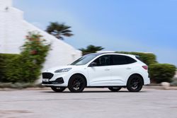 ford-kuga-black-edition_exteriores_vignale_14sept2022_0238-LOW