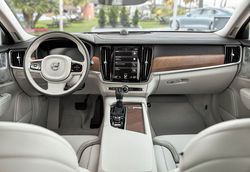 191745_New_Volvo_S90_V90_interior