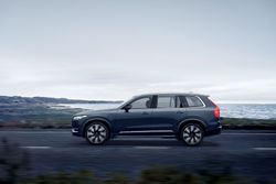 294651_XC90_Recharge_T8_AWD_Denim_Blue