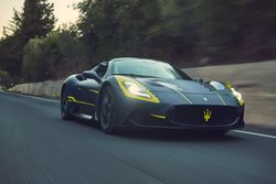 Small-20390-MaseratiMC20CieloNightMatteInteraction