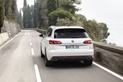 DB2018AU00379_medium