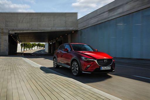 Der Mazda CX-3 bekommt ein Facelift. Vor allem neue Technik schafft es in das Modell.