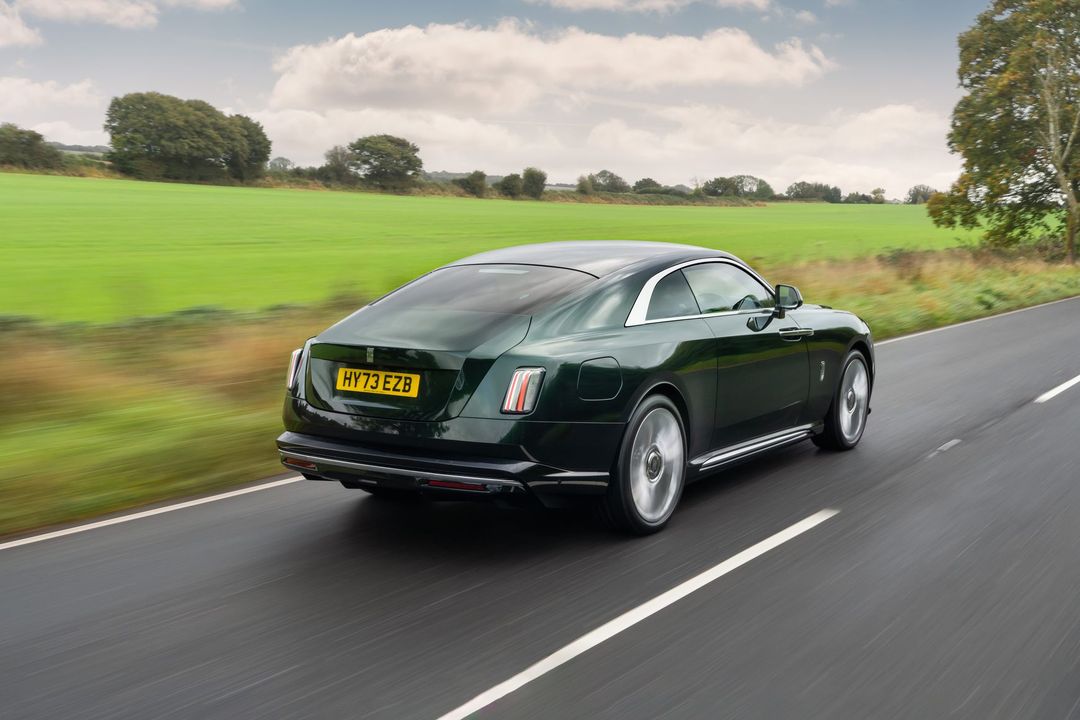 P90530423_highRes_rolls-royce-spectre-