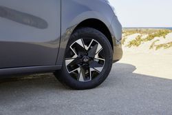 885084-F275-23TDIEULHD_TOWNSTAR_EV_COMBI_008_LR