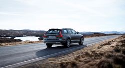 198314_New_Volvo_V90_Cross_Country_Driving