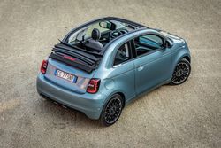 201109_F_Neuer_Fiat_500_Cabrio_008