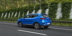 MG-ZS-EV-rear-dynamic-driving