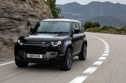 DEF_110_V8_22MY_ONROAD_210721_14