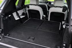 P90486856_highRes_the-new-bmw-x7-on-lo