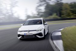 DB2021AU00816_medium