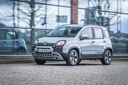 FCA_Germany _FIAT_Panda_&_500_Hybrid_2020_333