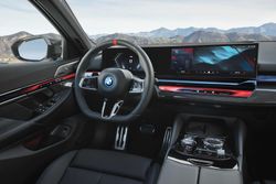 P90505515_highRes_the-new-bmw-i5-m60-x