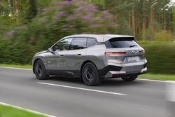 P90464066_highRes_bmw-ix-m60-05-2022