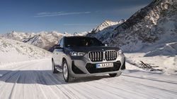 P90488687_highRes_bmw-ix1-xdrive30