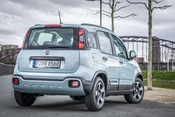 FCA_Germany _FIAT_Panda_&_500_Hybrid_2020_157