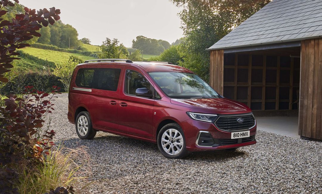 2021_FORD_TOURNEOCONNECT_TITANIUM_02