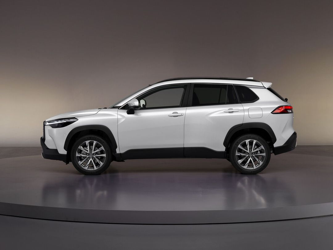 74918-5-corolla-cross-hybrid-web-lr