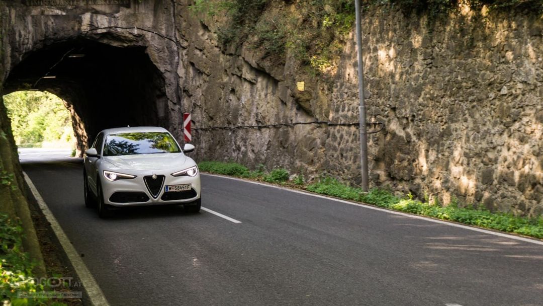 Alfa-Romeo-Stelvio-Web-2