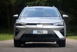 MG5-driving-front-shot-01