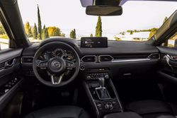 2022_mazda_cx-5_homura_hr_int_1