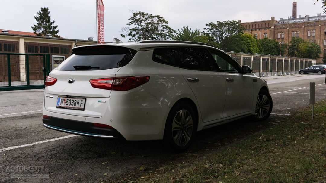 KIA-Optima-SW-PHEV-3