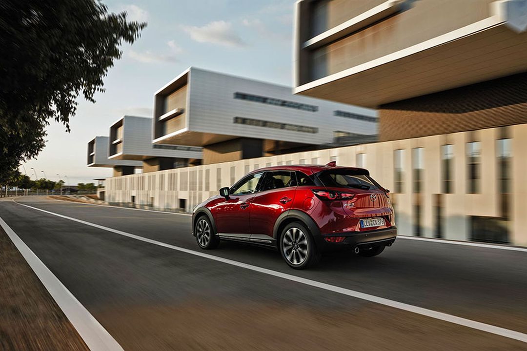 Der Mazda CX-3 bekommt ein Facelift. Vor allem neue Technik schafft es in das Modell.
