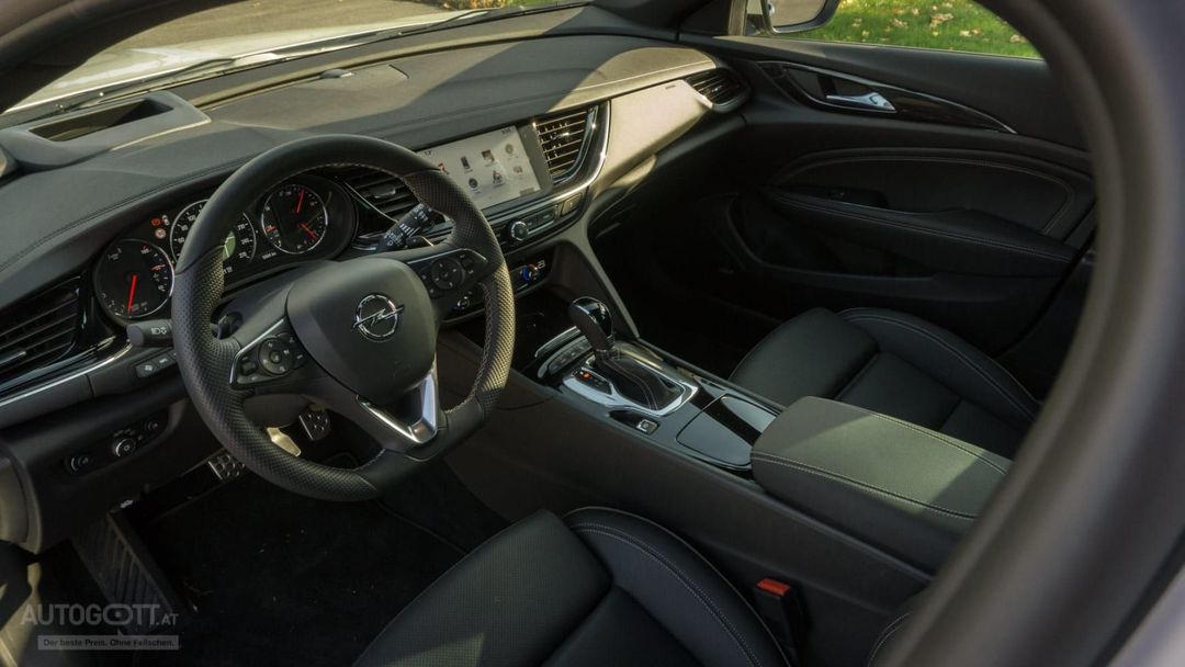 Opel-Insignia-Sports-Tourer-2017-66