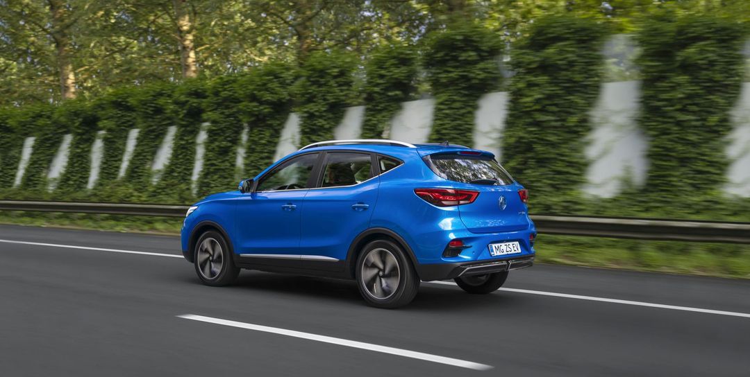 MG-ZS-EV-rear-dynamic-driving
