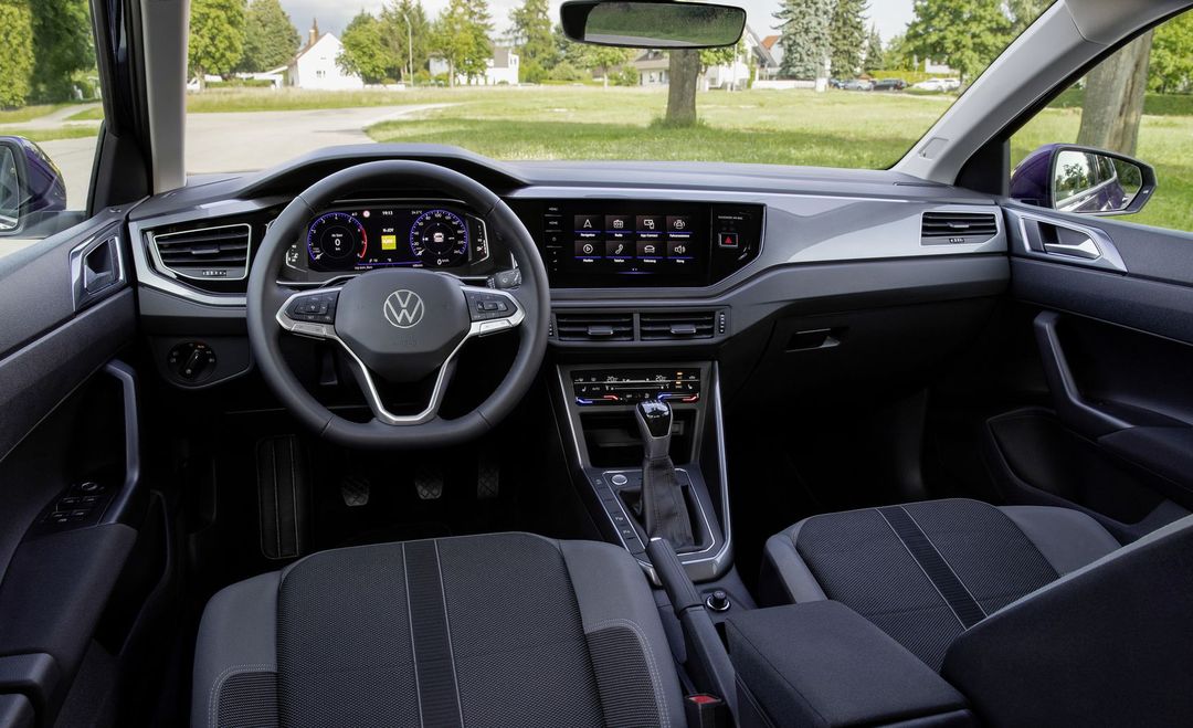 DB2021AU00741_medium