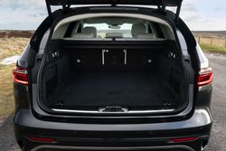 Jag_XF_Sportbrake_21MY_Loadspace_270121_8847