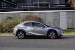 69665-lexus-ux-ev-064
