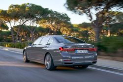 P90342346_highRes_the-new-bmw-750li-xd