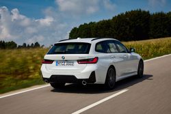 P90479535_highRes_the-new-bmw-3-series