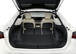 P90422904_highRes_bmw-i4-interieur-6-2