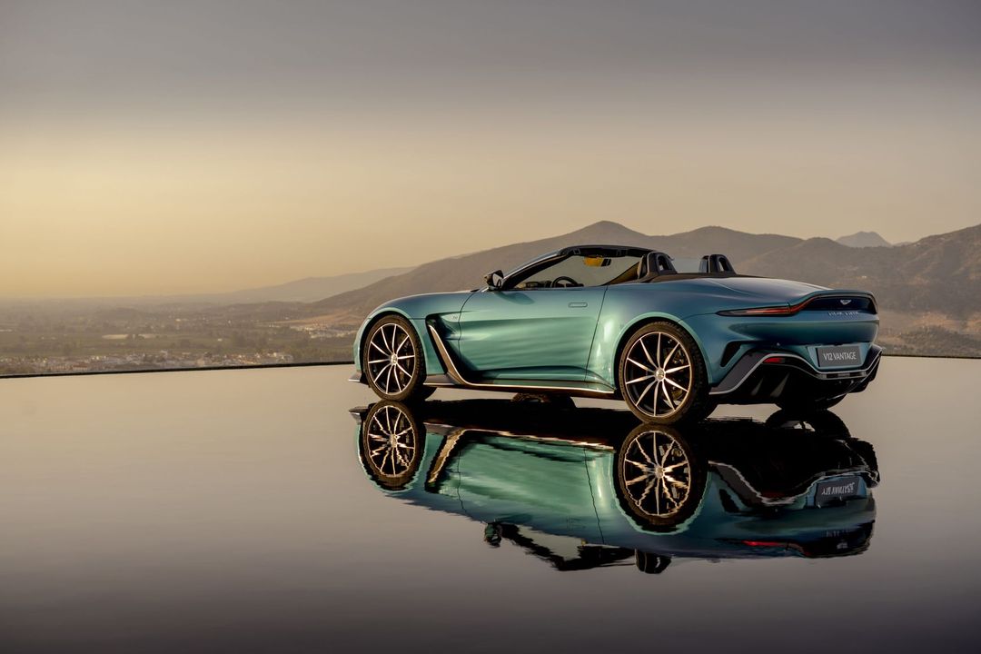 V12_Vantage_Roadster_03