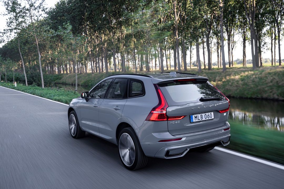 288143_Volvo_XC60_Recharge_T8_AWD_Thunder_Grey