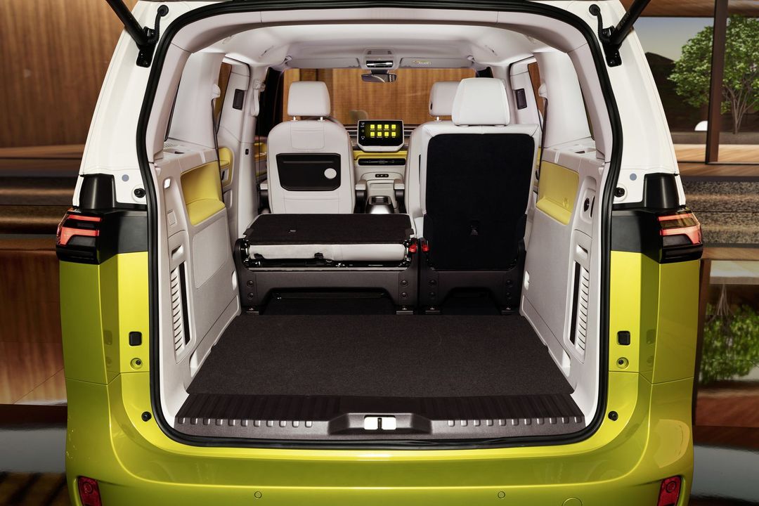 DB2022AU00182_medium