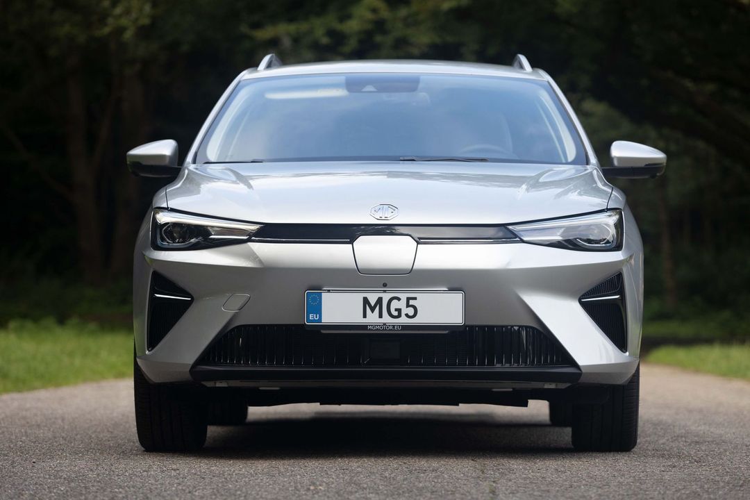 MG5-driving-front-shot-01