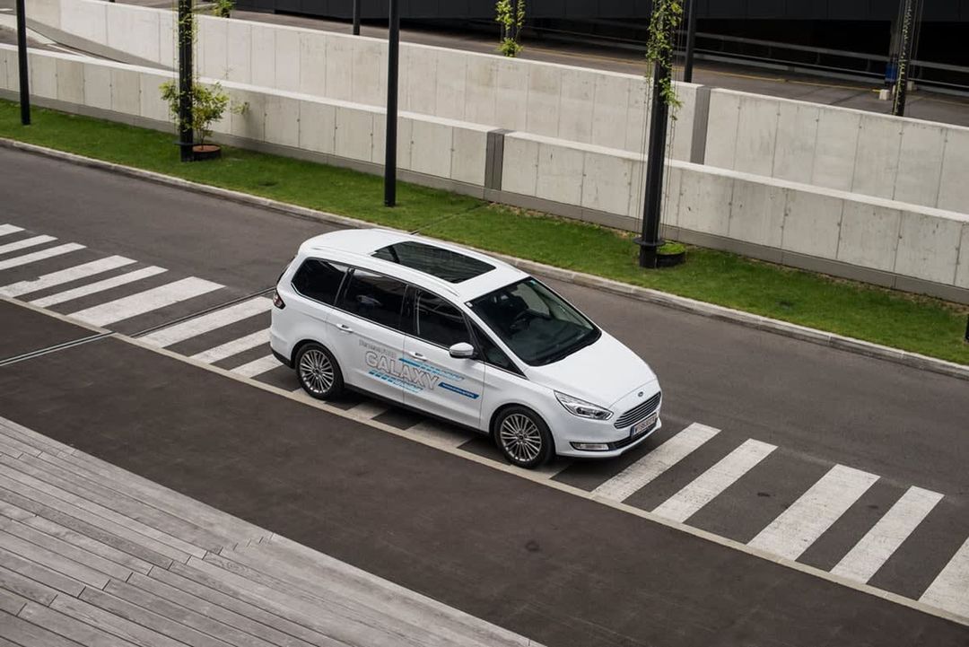 Ford-Galaxy-2015