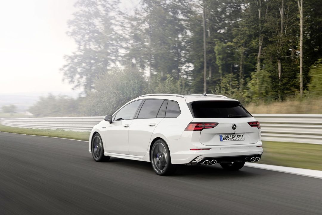 DB2021AU00818_medium