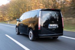 hyundai-staria-1121-exterior-16_jpg