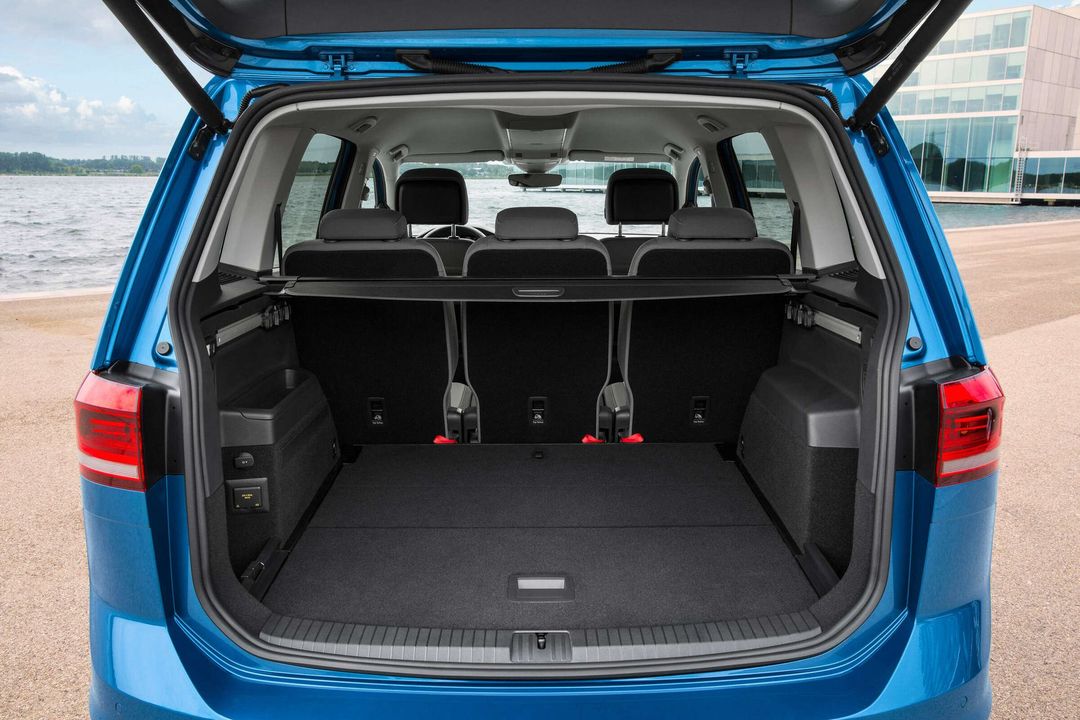 DB2015AU01090_retina_2400