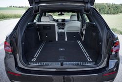 P90404072_highRes_the-new-bmw-530d-xdr