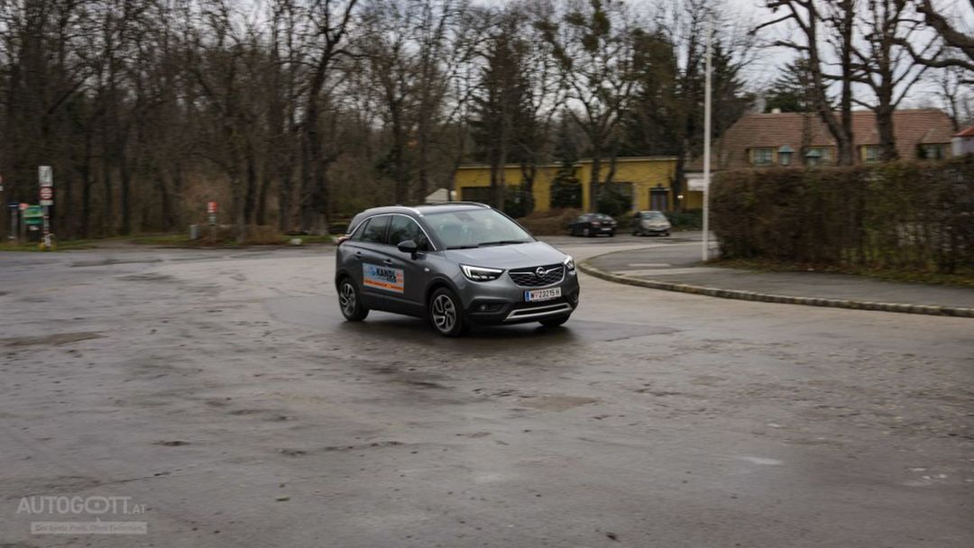 Opel-Crossland-X-CDTI-Innovation-2017-38