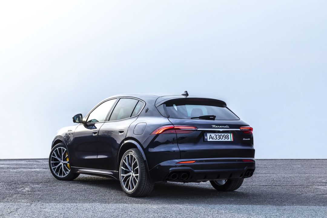 Medium-19420-MaseratiGrecaleModenaBluNobile