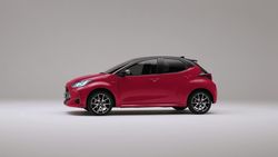 64051-newyaris-presskit-video-turntable-web-lr