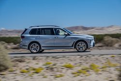 P90486527_highRes_the-new-bmw-x7-on-lo