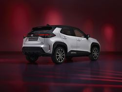 77861-2022yariscrossgrsext004-web-lr