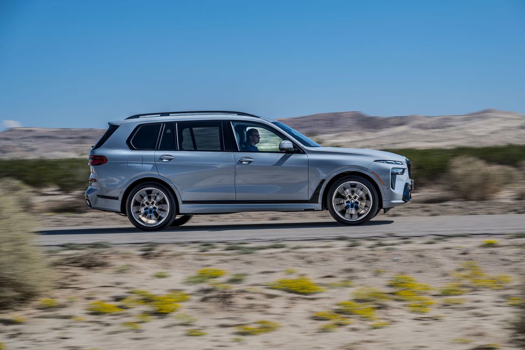 P90486527_highRes_the-new-bmw-x7-on-lo